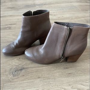 WOMENS booties